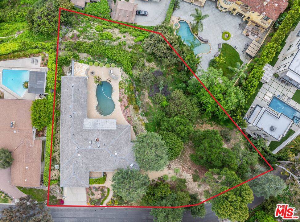 Encino, CA 91436,15901 High Knoll RD