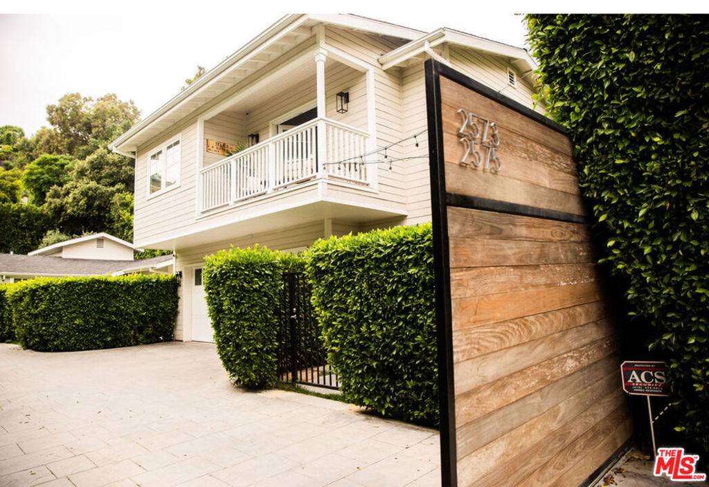 Los Angeles, CA 90068,2575 N Beachwood DR