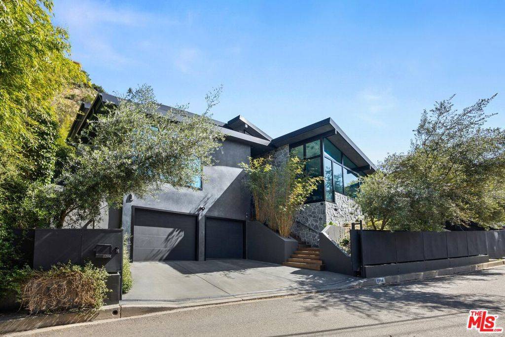 Beverly Hills, CA 90210,2294 Gloaming WAY