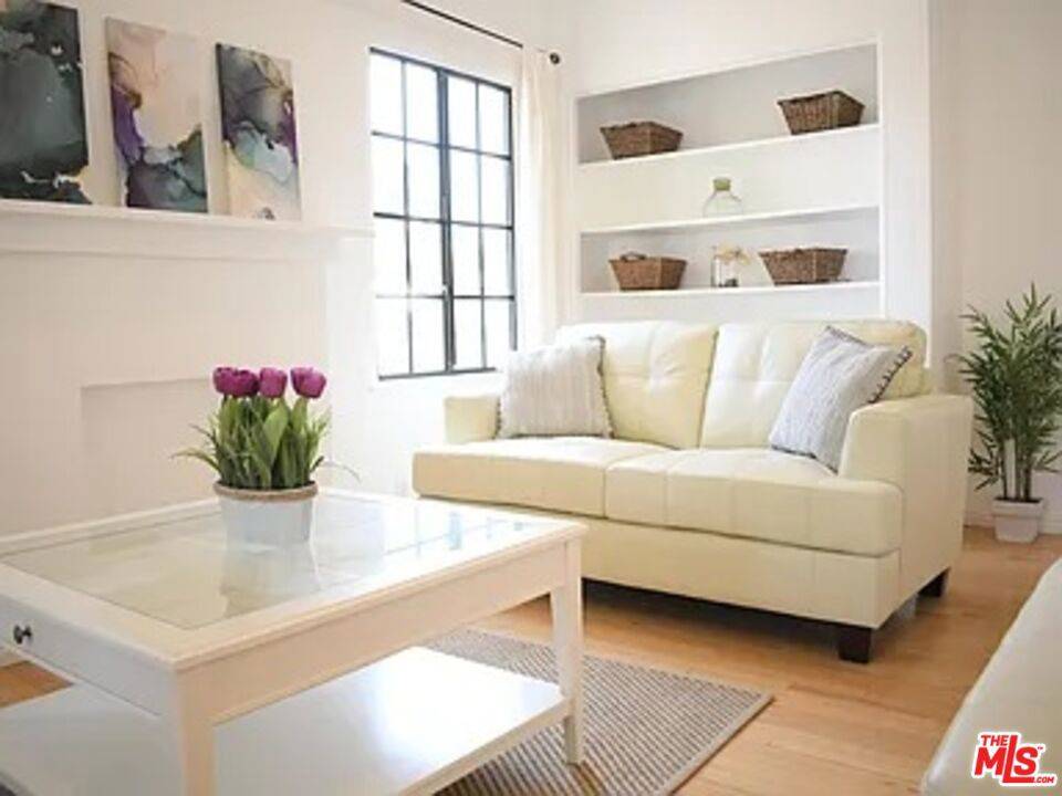 Santa Monica, CA 90403,944 12th ST #2