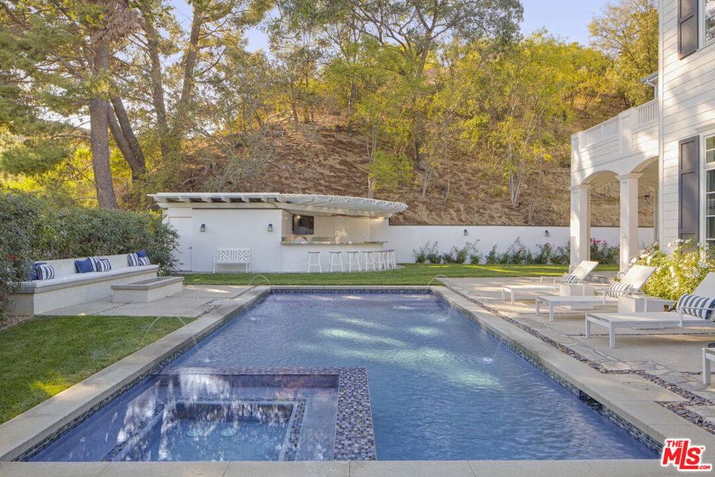 Encino, CA 91436,3815 Valley Meadow RD