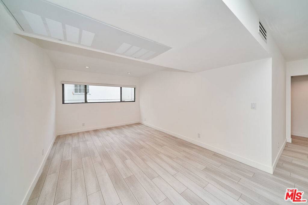 Beverly Hills, CA 90212,137 S Maple DR #204