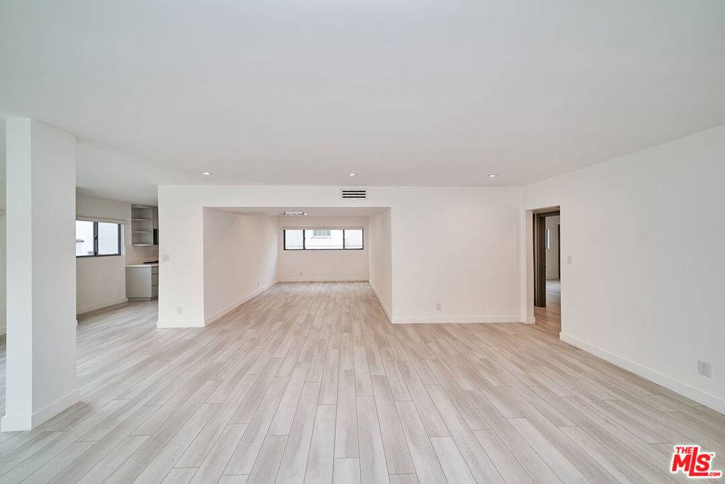 Beverly Hills, CA 90212,137 S Maple DR #204