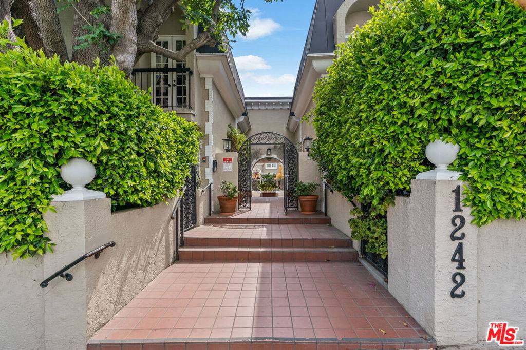 Santa Monica, CA 90404,1242 Berkeley ST #13