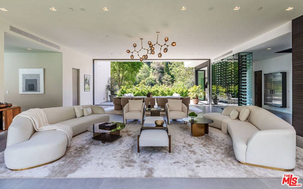 982 Stone Canyon RD Los Angeles, CA 90077