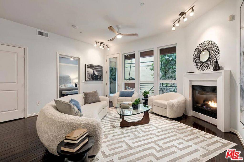 Marina Del Rey, CA 90292,4050 Glencoe AVE #211