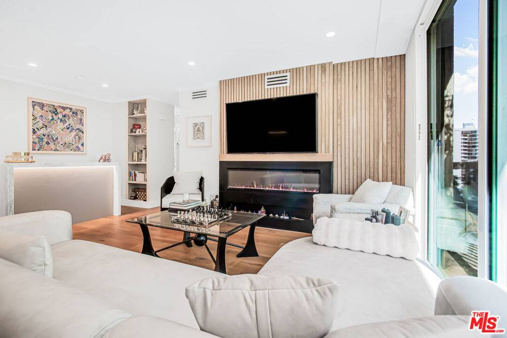 Los Angeles, CA 90024,10751 Wilshire BLVD #801