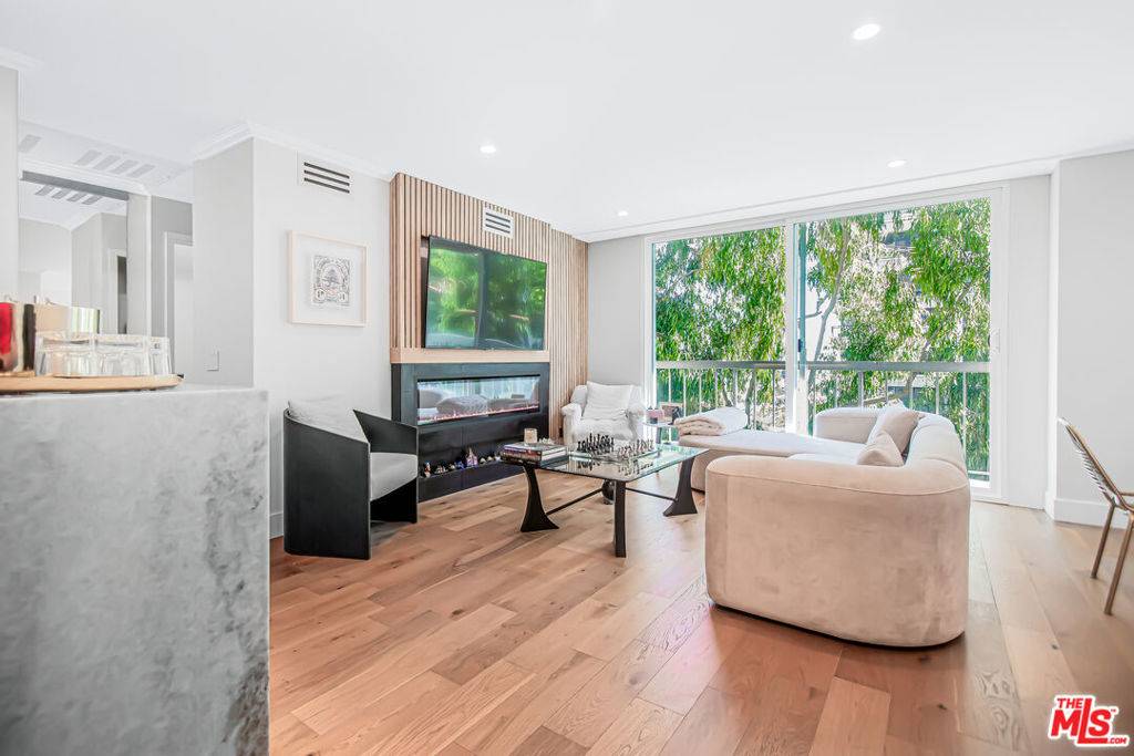 Los Angeles, CA 90024,10751 Wilshire BLVD #801