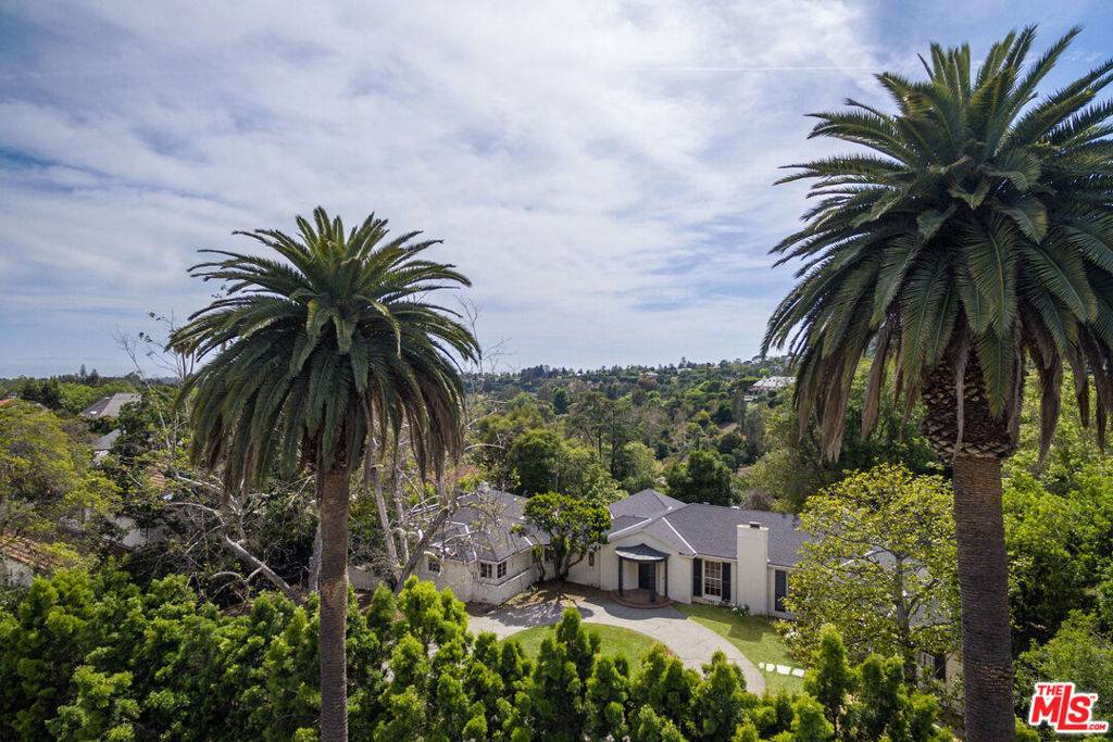 Los Angeles, CA 90049,7 Oakmont DR