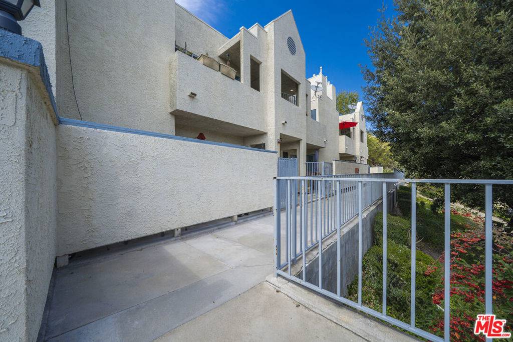 Canyon Country, CA 91351,18209 Sierra HWY #93