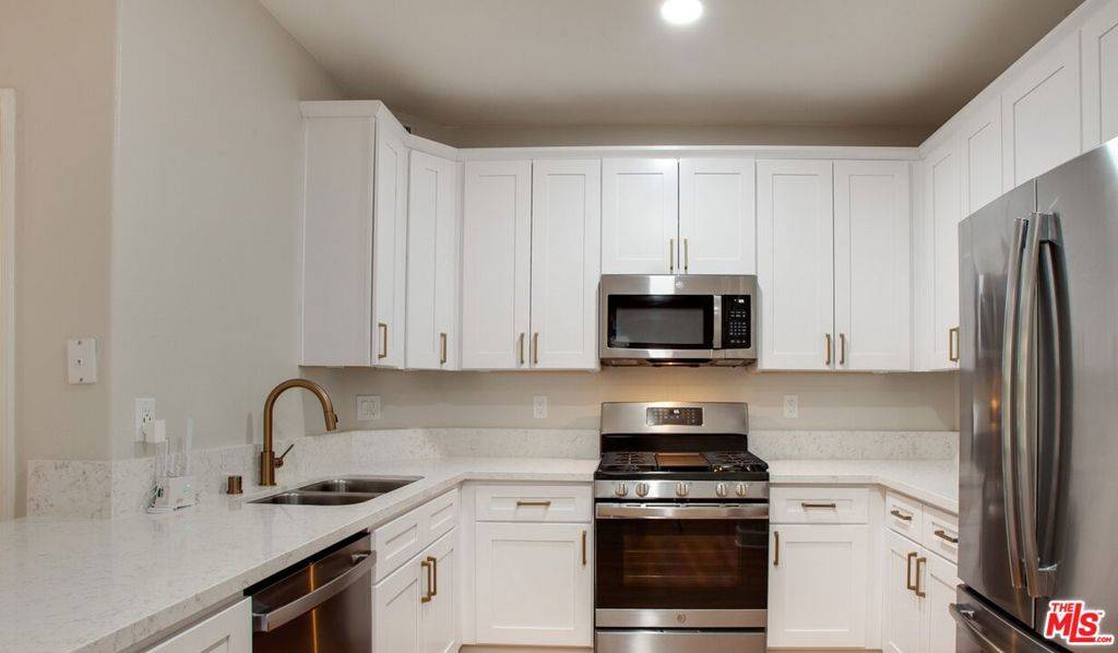 Los Angeles, CA 90036,348 S Hauser BLVD #1-316