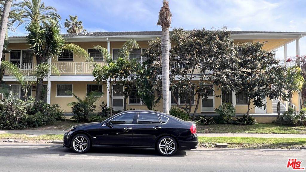 Los Angeles, CA 90038,6300 Waring AVE