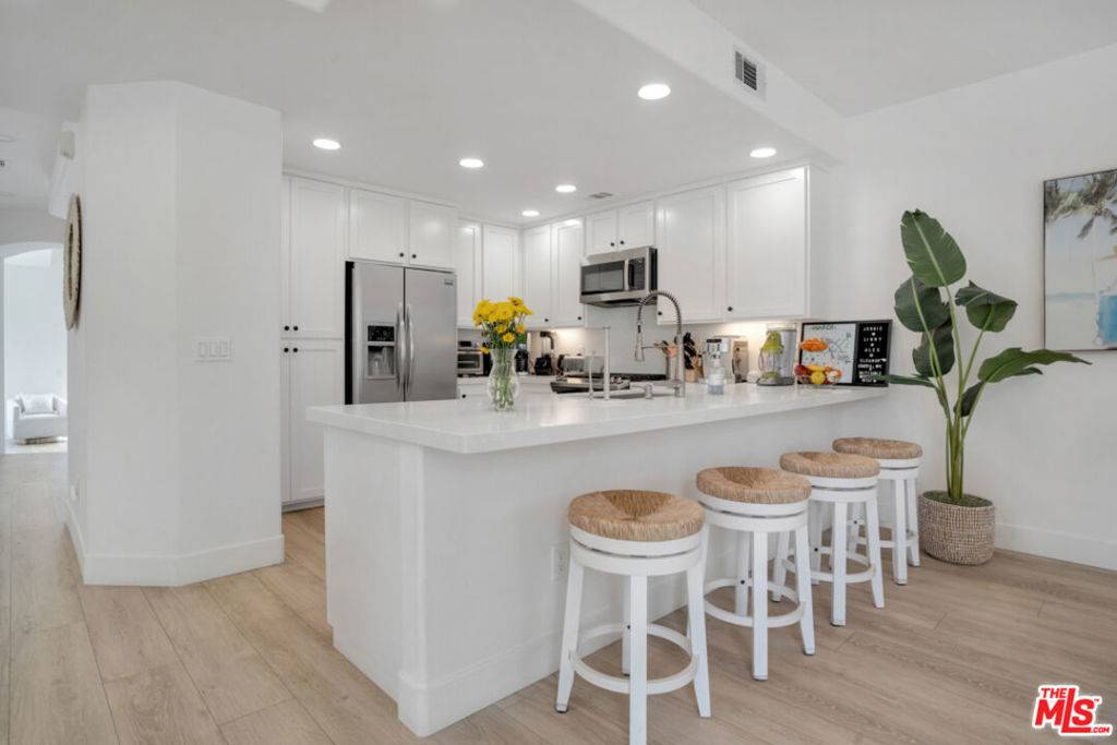 Malibu, CA 90265,6473 Zuma View PL #137