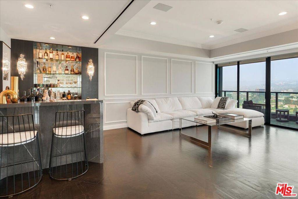 Los Angeles, CA 90024,10490 Wilshire BLVD #2604