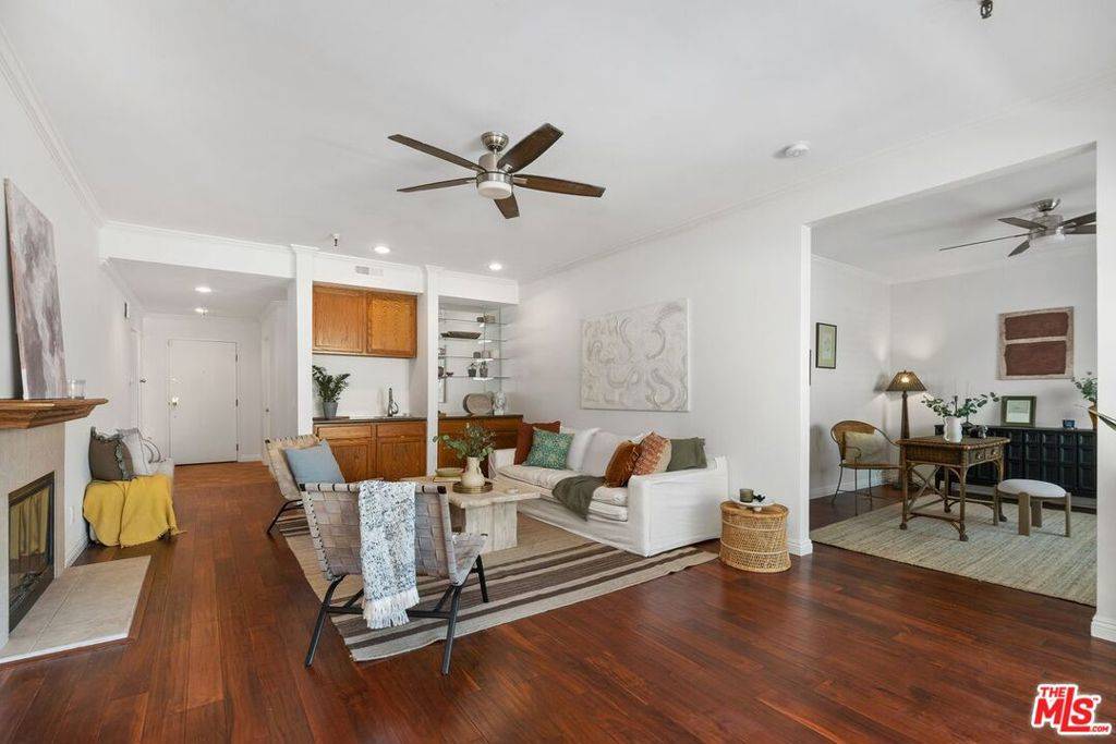 Sherman Oaks, CA 91403,14630 Dickens ST #210