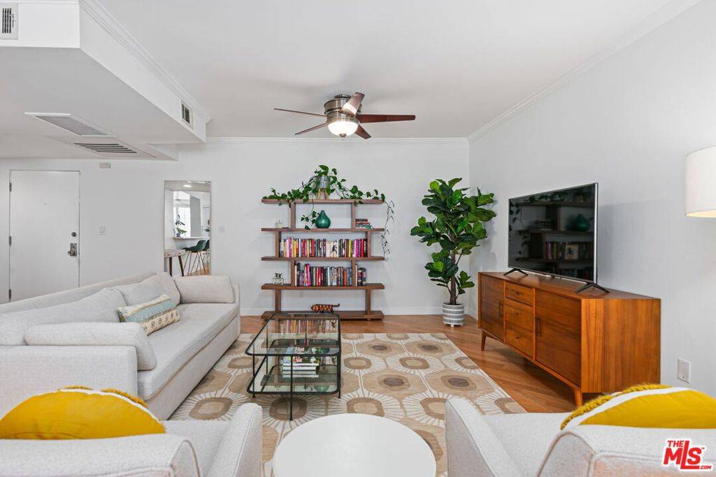 Los Angeles, CA 90049,725 S Barrington AVE #209