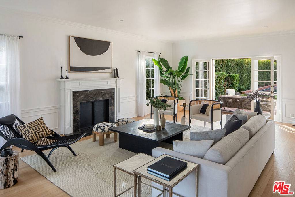 Beverly Hills, CA 90210,625 N Sierra DR
