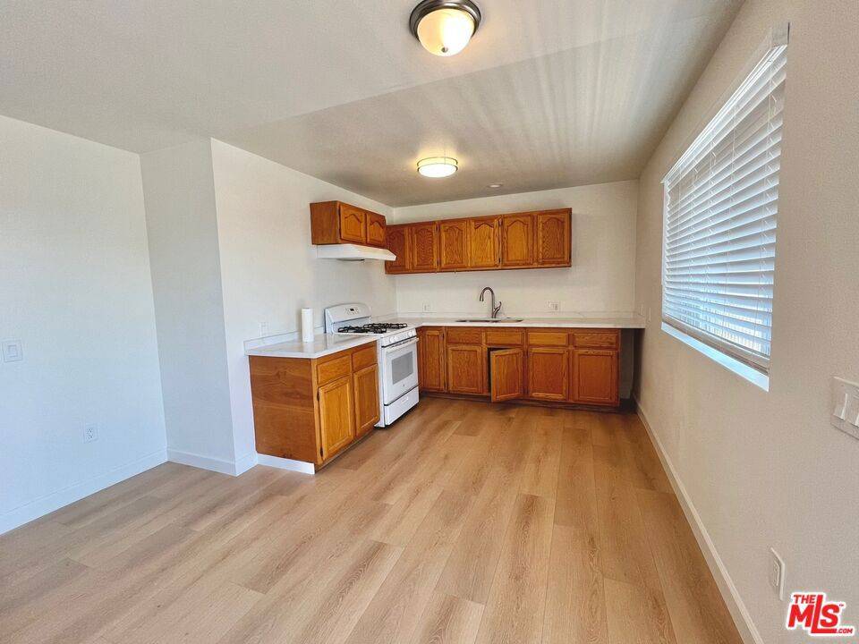 Los Angeles, CA 90004,436 N Harvard BLVD #202