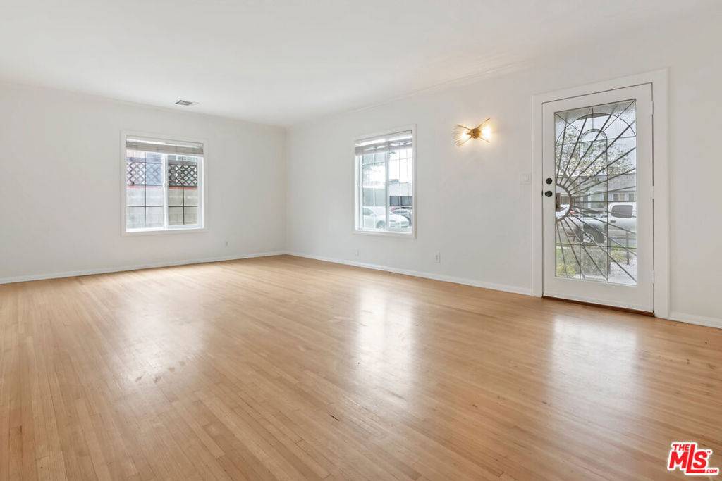 Burbank, CA 91506,923 W Orange Grove AVE