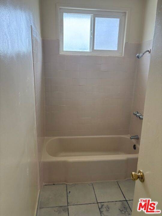 Los Angeles, CA 90043,6107 Brynhurst #4