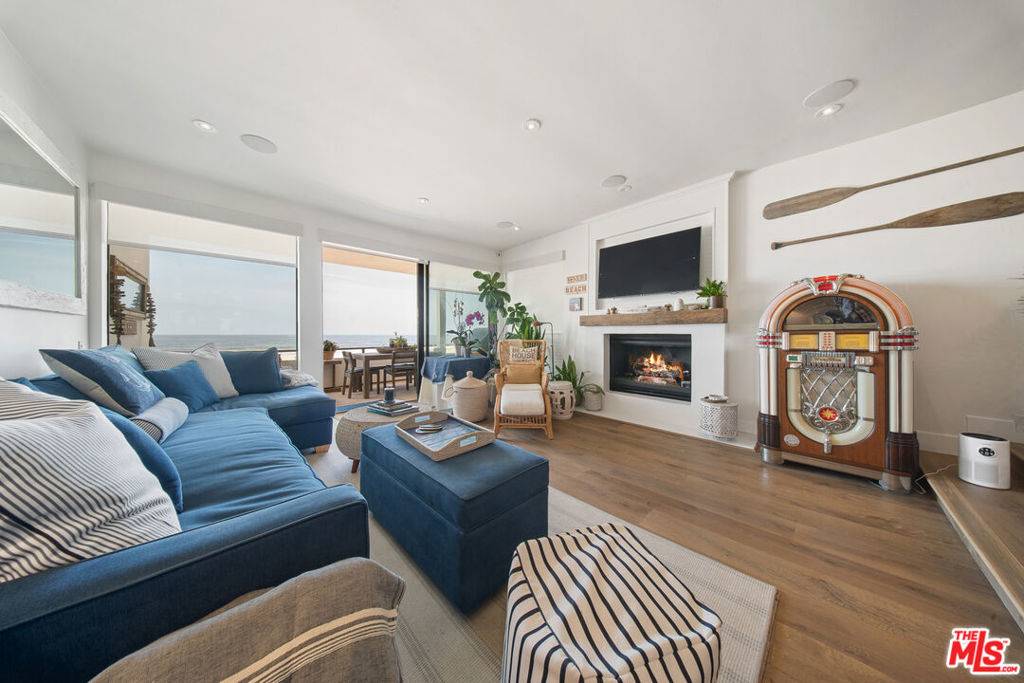 Marina Del Rey, CA 90292,1 Eastwind ST #203