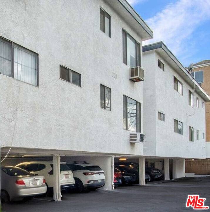 Woodland Hills, CA 91364,5201 Rigoletto ST