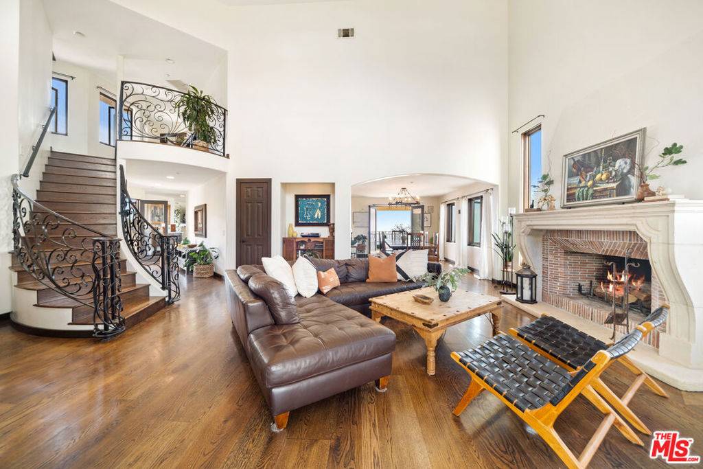 Malibu, CA 90265,24798 Brown Latigo