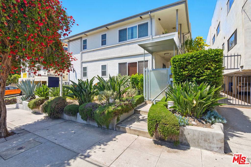 Los Angeles, CA 90068,1929 Tamarind AVE #12