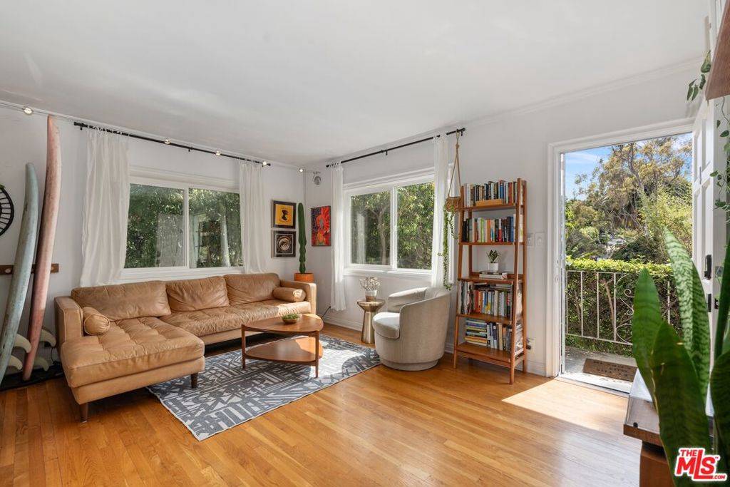 Santa Monica, CA 90405,717 Raymond AVE #4