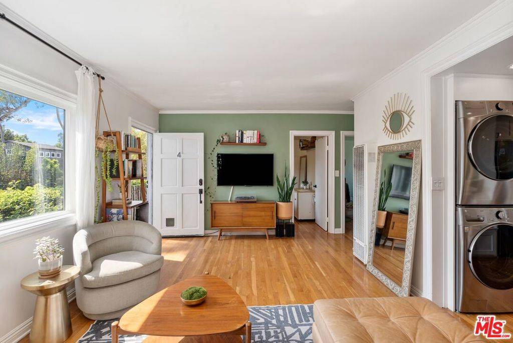 Santa Monica, CA 90405,717 Raymond AVE #4