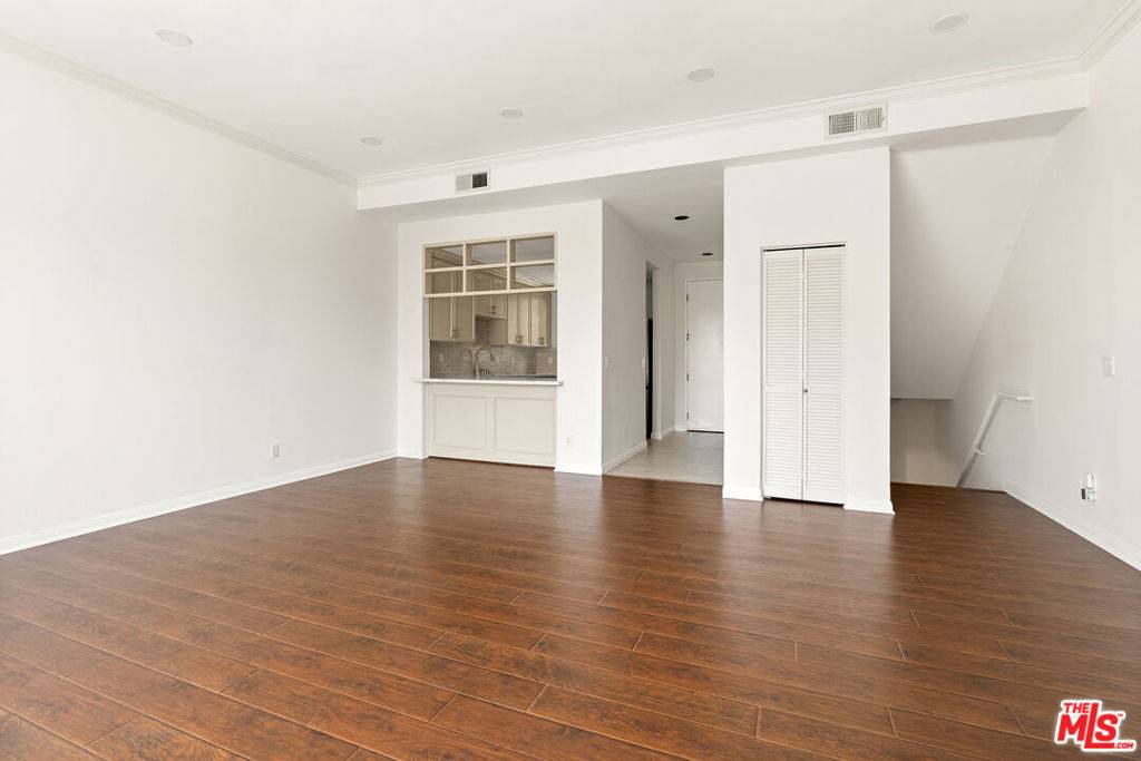 Los Angeles, CA 90048,7912 Blackburn AVE #6