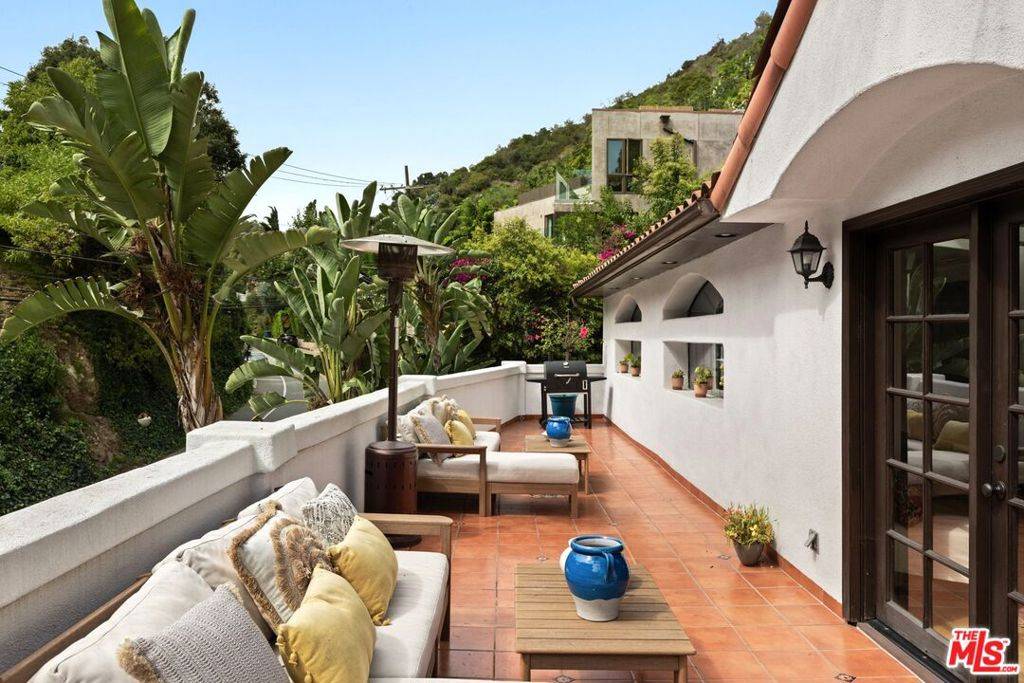 Los Angeles, CA 90077,1508 N Beverly Glen BLVD