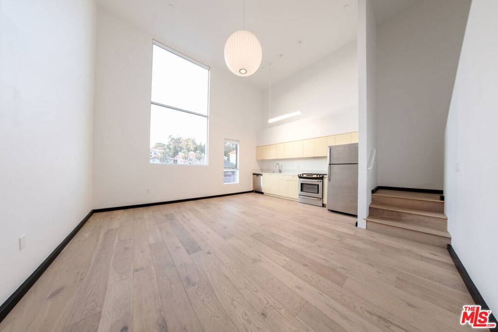 Los Angeles, CA 90026,1313 W Sunset BLVD #304
