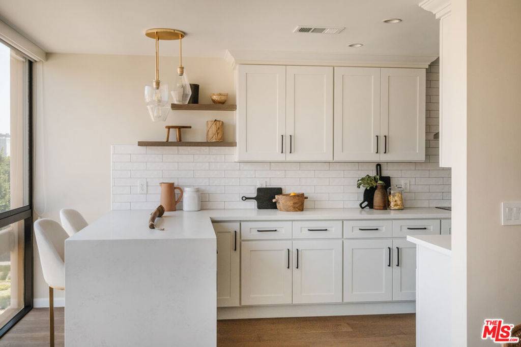 Beverly Hills, CA 90210,318 N Maple DR #408
