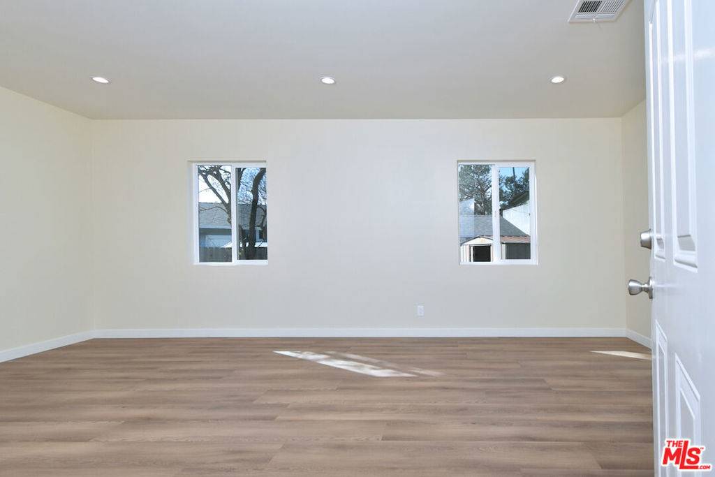 North Hollywood, CA 91601,5549 Denny AVE