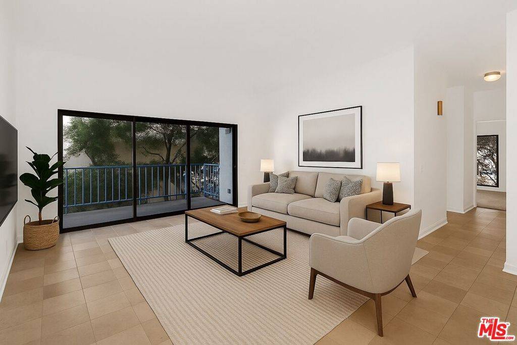 San Diego, CA 92122,8324 Regents RD #3O