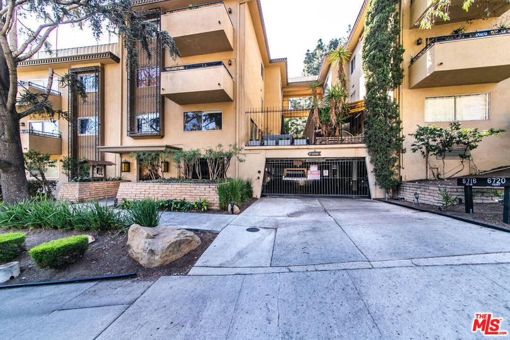 Los Angeles, CA 90068,6716 Hillpark DR #406