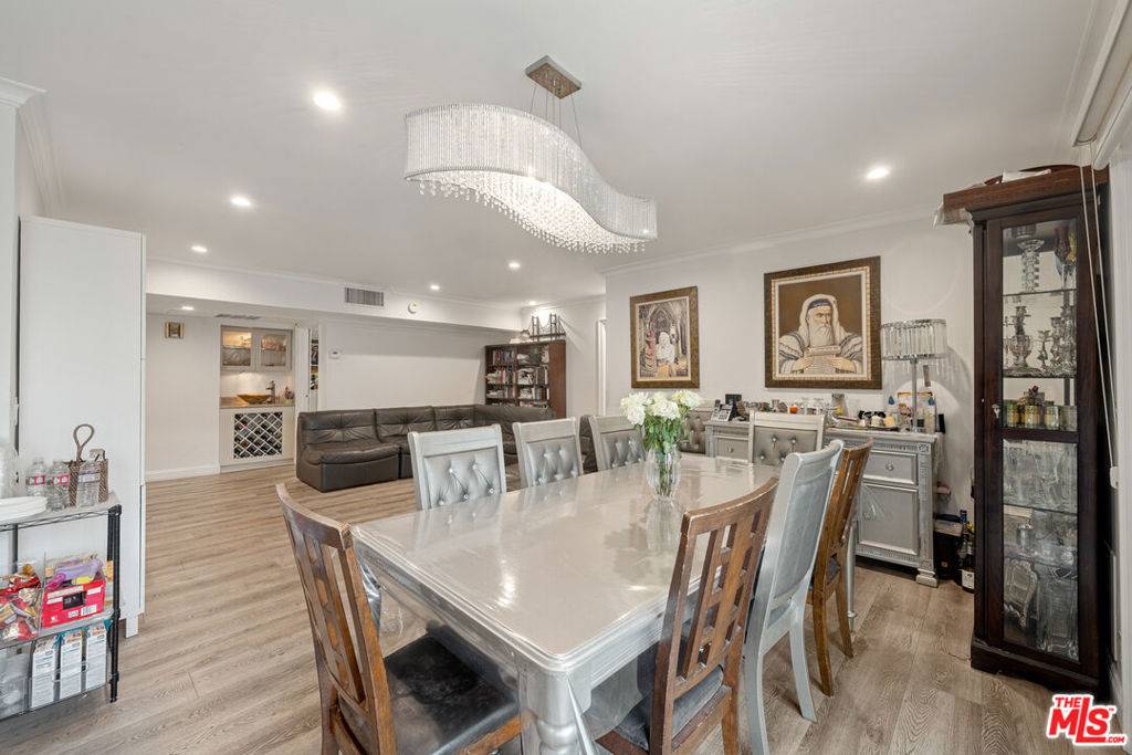 Beverly Hills, CA 90212,423 S Rexford DR #106