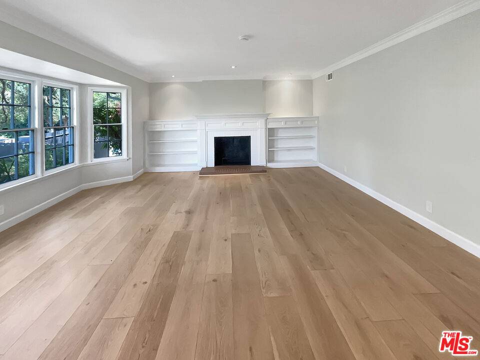 Los Angeles, CA 90068,2252 Verde Oak DR