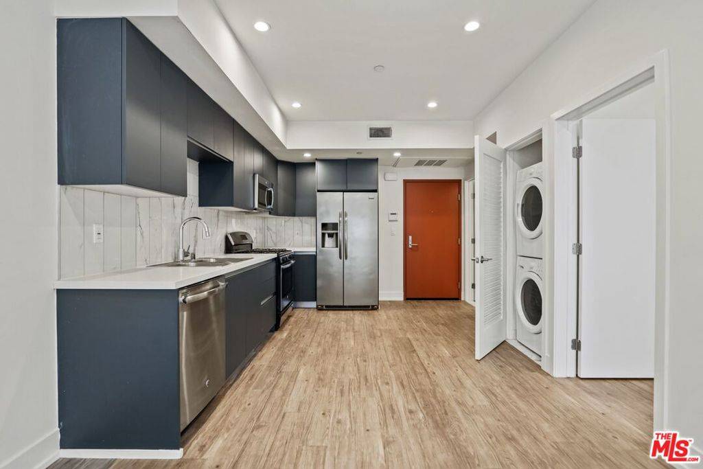 Los Angeles, CA 90025,1831 Sawtelle BLVD #206