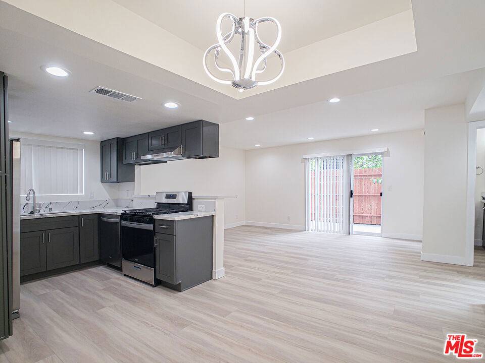 Northridge, CA 91325,17200 Roscoe BLVD #E