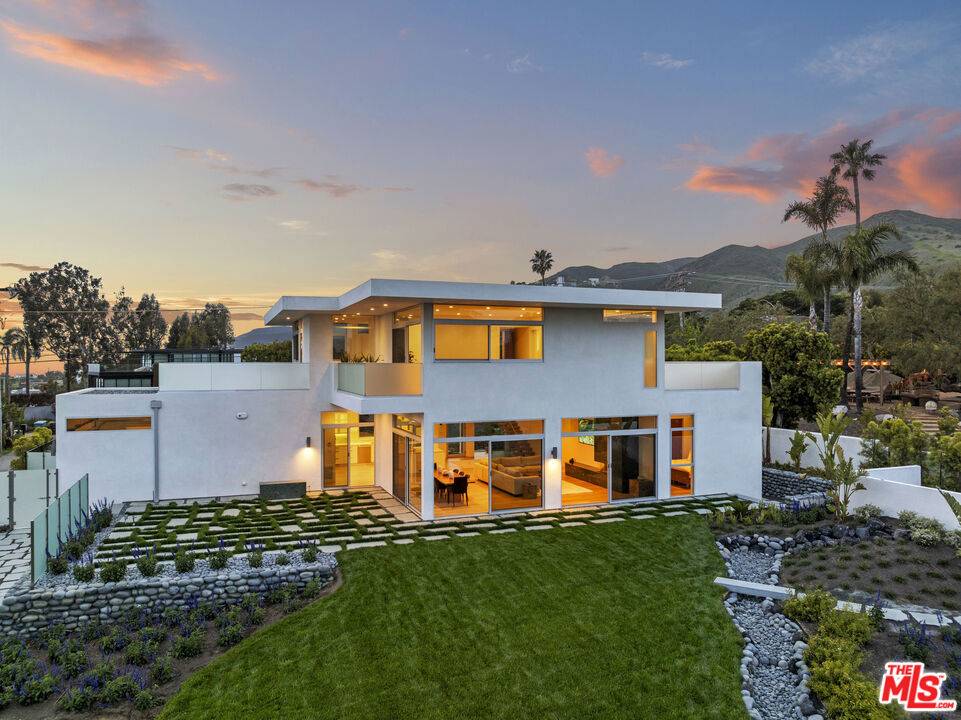 Malibu, CA 90265,5738 Busch DR