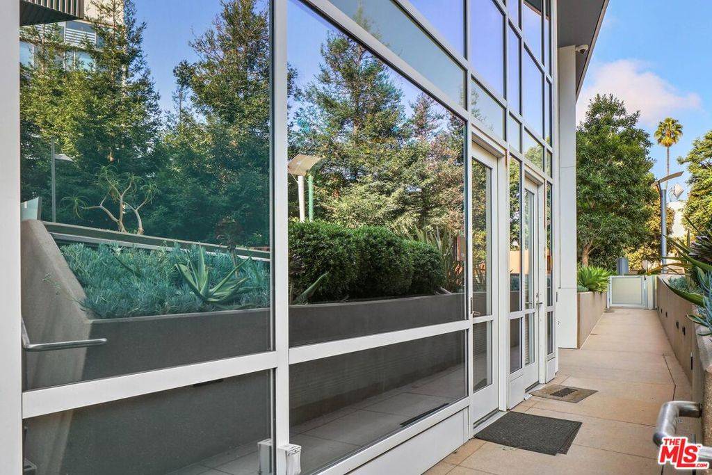 Santa Monica, CA 90401,1705 Ocean Ave #108