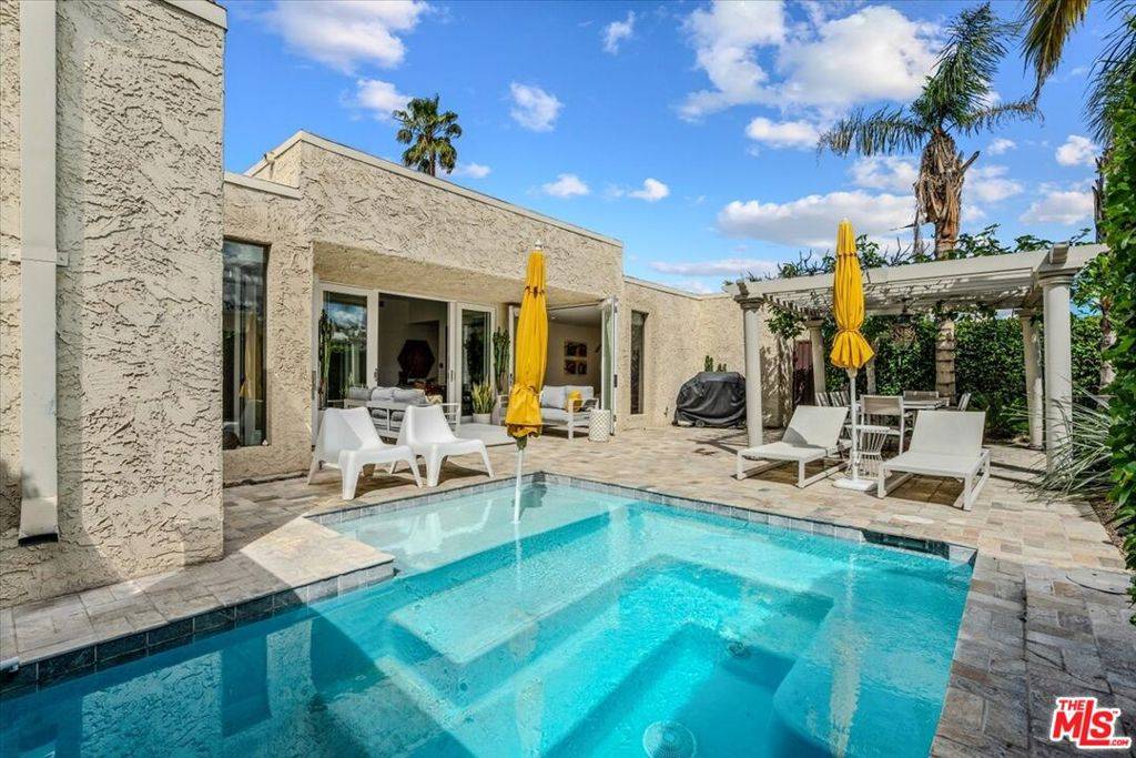 Palm Springs, CA 92262,475 N Calle Rolph
