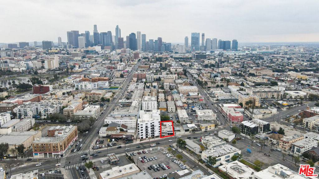 Los Angeles, CA 90005,830 S Hoover ST