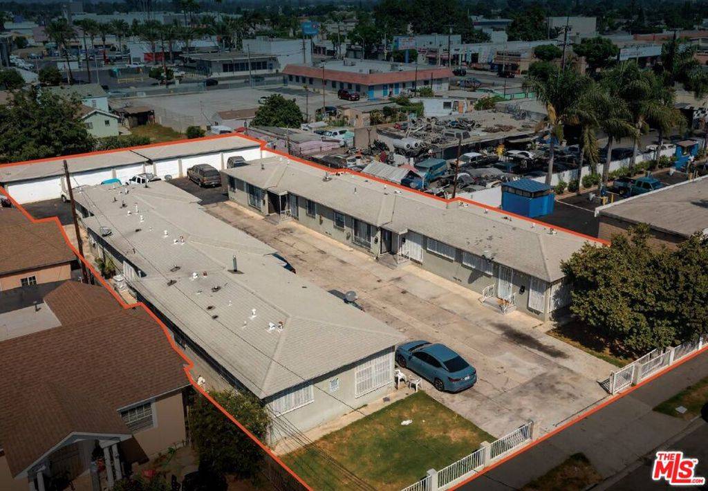 Compton, CA 90221,1307 E Peck ST
