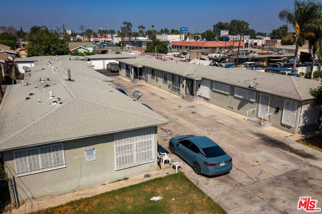 Compton, CA 90221,1307 E Peck ST