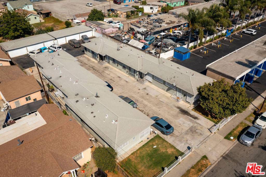 Compton, CA 90221,1307 E Peck ST