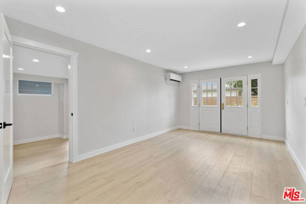 Los Angeles, CA 90039,2336 Loma Vista PL