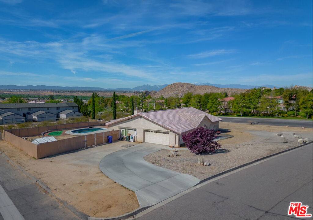 Apple Valley, CA 92307,16185 Viho RD